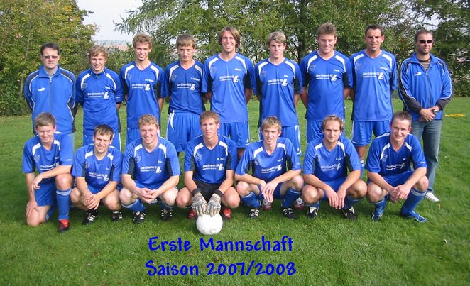 Mannschaftsfoto der ersten Mannschaft in blauen Trikots, Saison 2007/2008